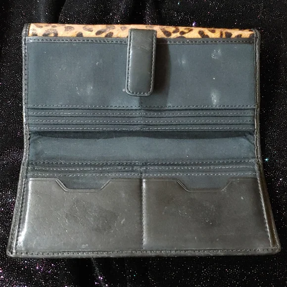 Fossil Leopard Leather Large Wallet - Picture 10 of 16